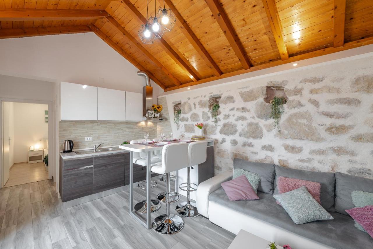 Apartmán Little Stone House Buici  Exteriér fotografie