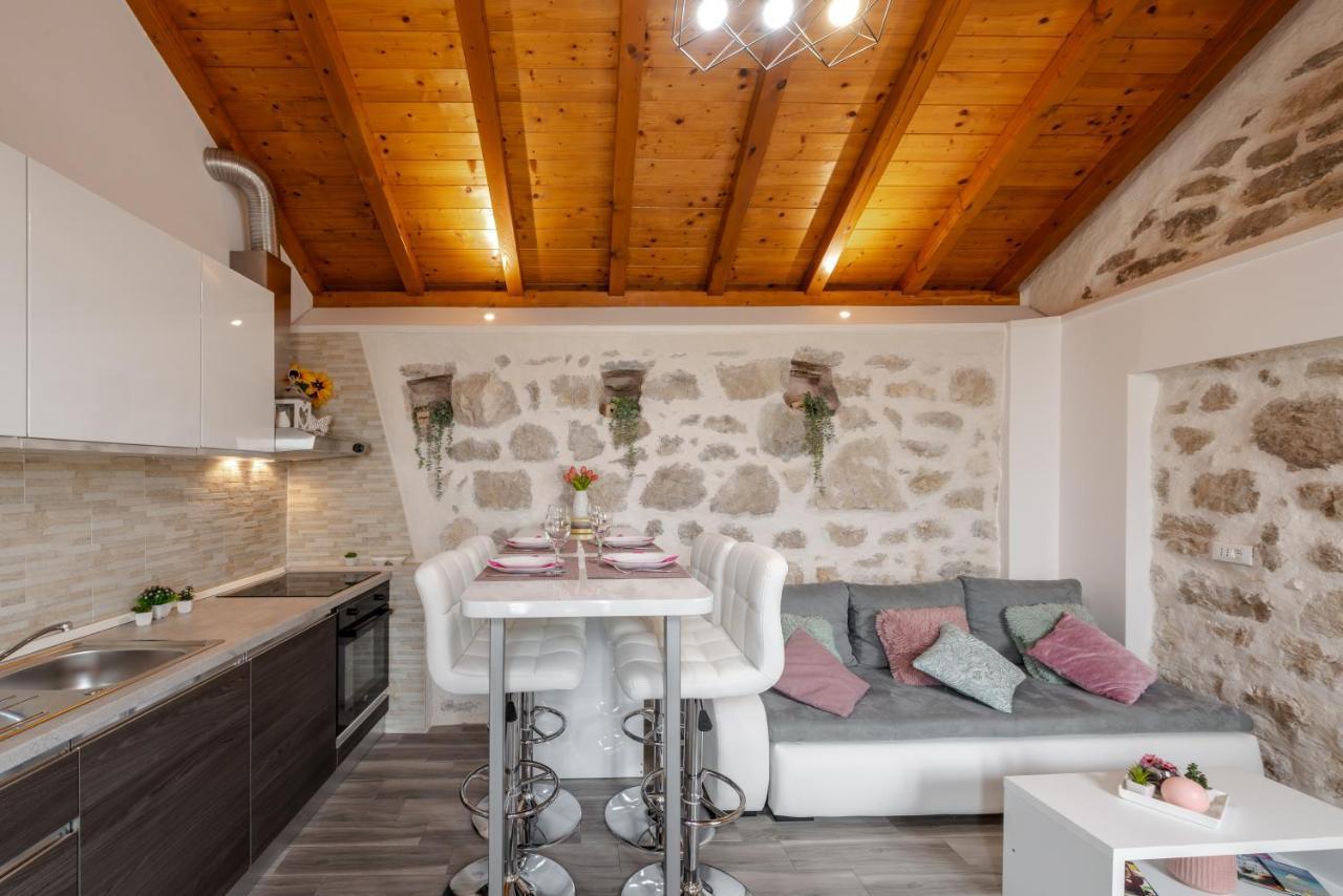 Apartmán Little Stone House Buici  Exteriér fotografie