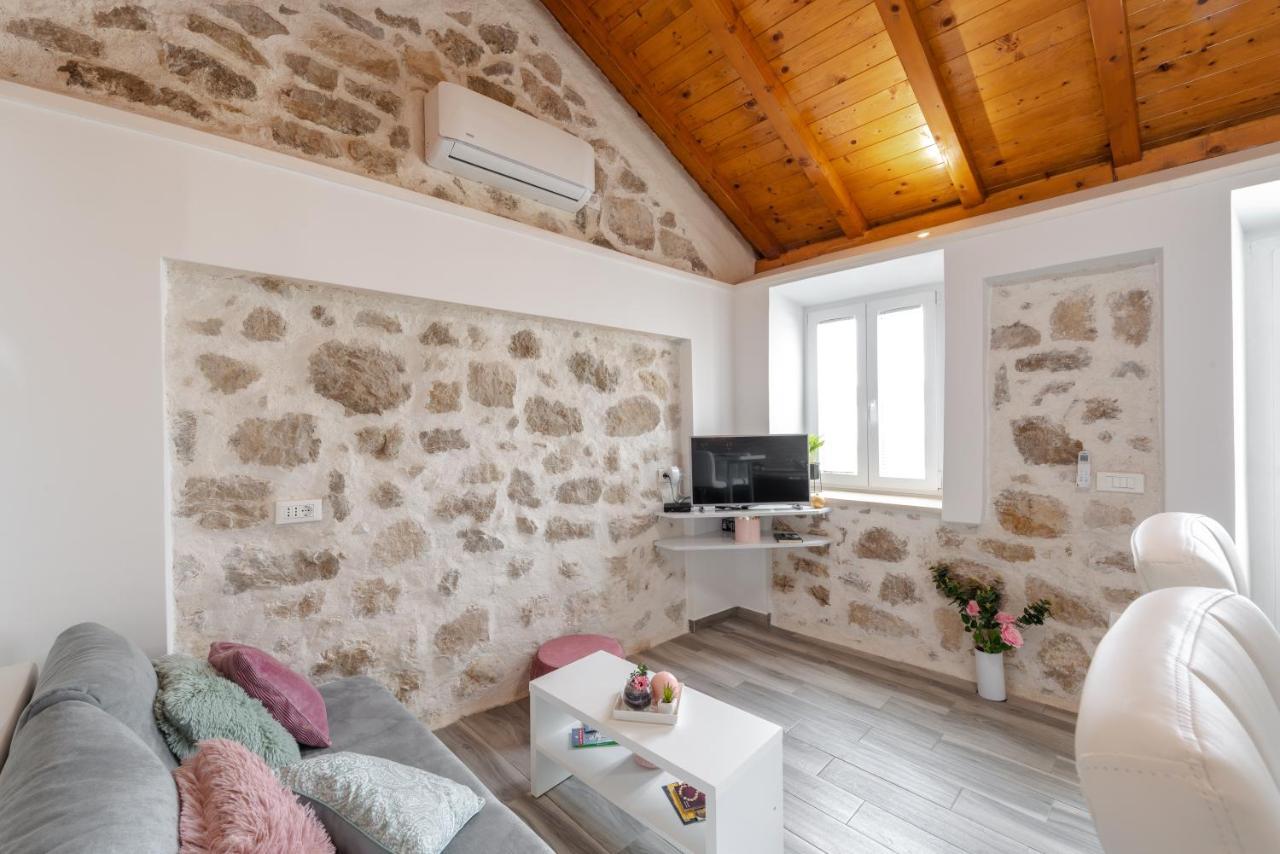 Apartmán Little Stone House Buici  Exteriér fotografie