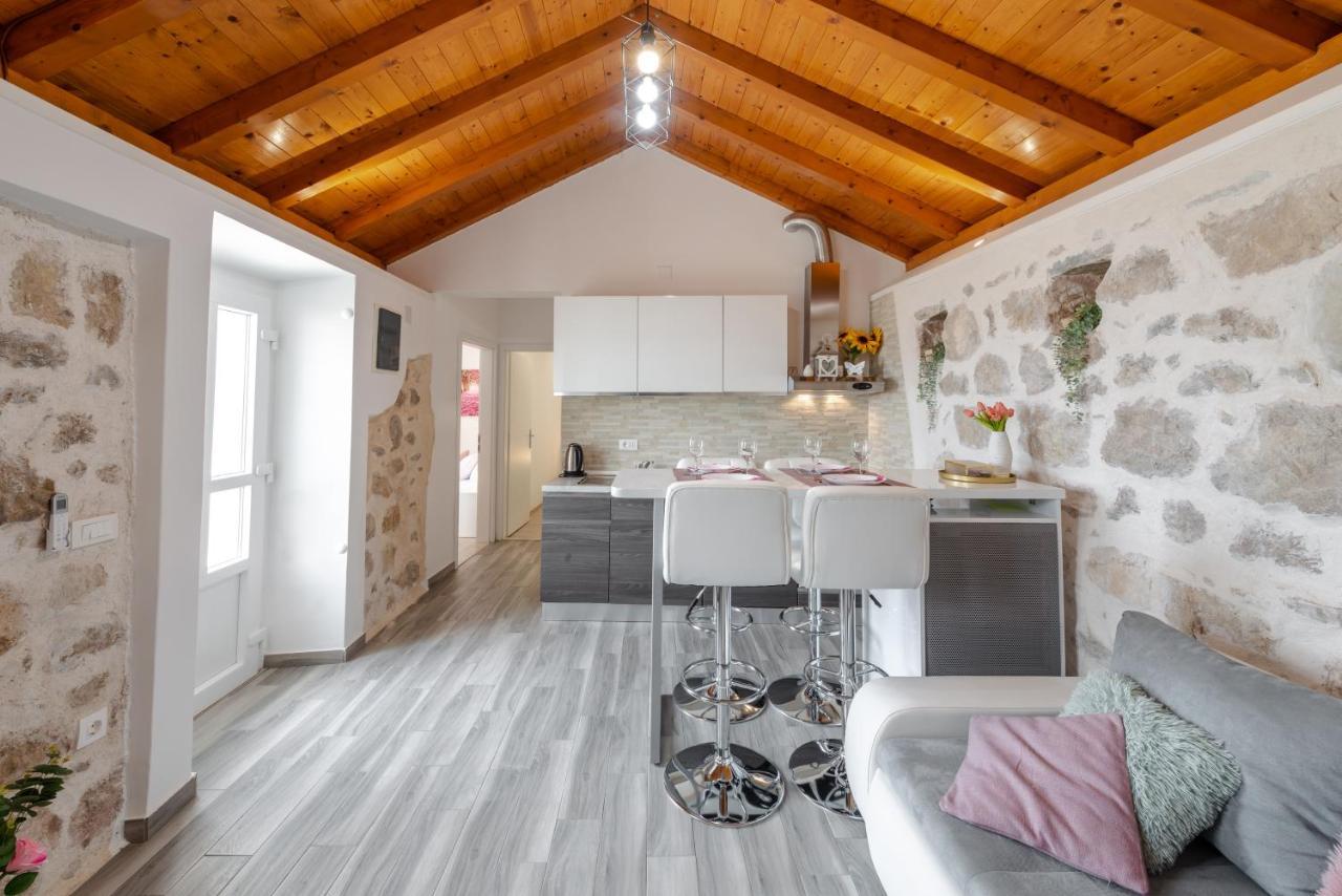 Apartmán Little Stone House Buici  Exteriér fotografie