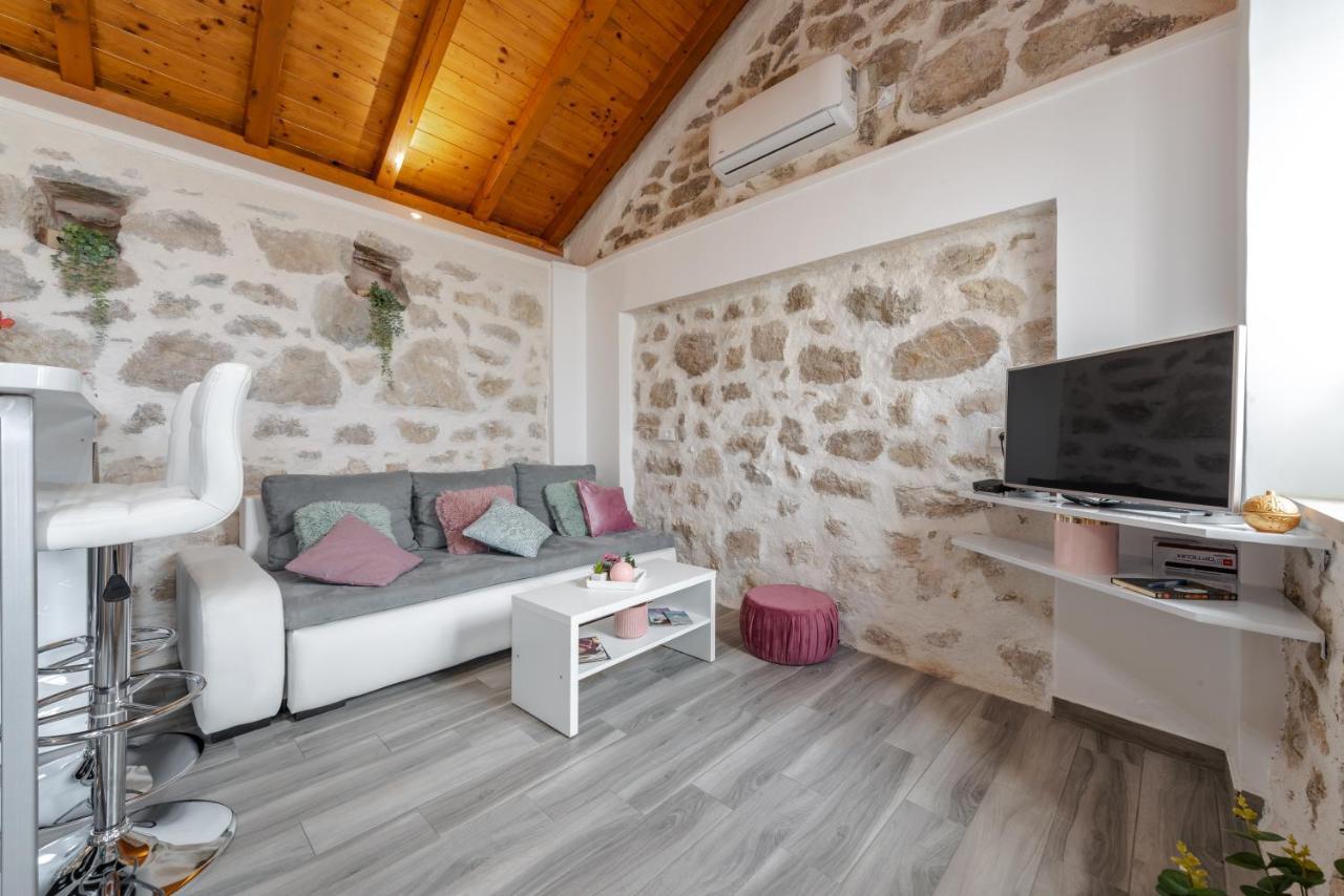 Apartmán Little Stone House Buici  Exteriér fotografie